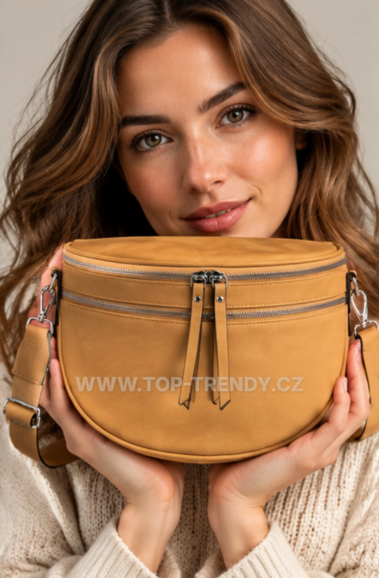 DÁMSKÁ CROSSBODY KABELKA S VÍCE KAPSAMI SARKA